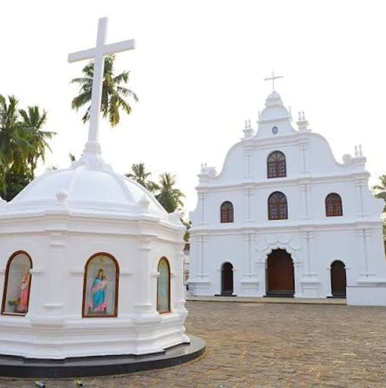 Our Lady of Life Church, Mattanchery — the parish church, with the Holy Cross chapel in the foreground